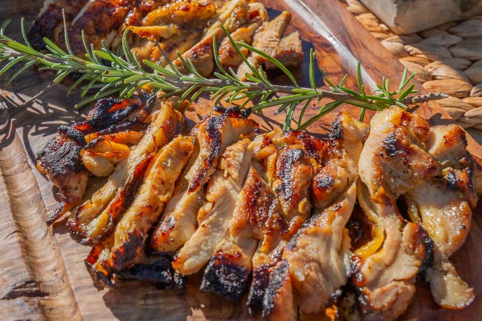 Pollo marinado de corral
