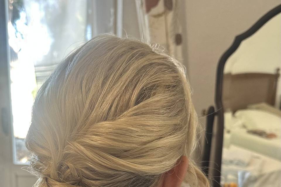 Novia pelo recogido