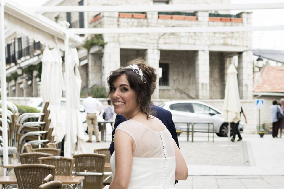 La novia luciendo el vestido