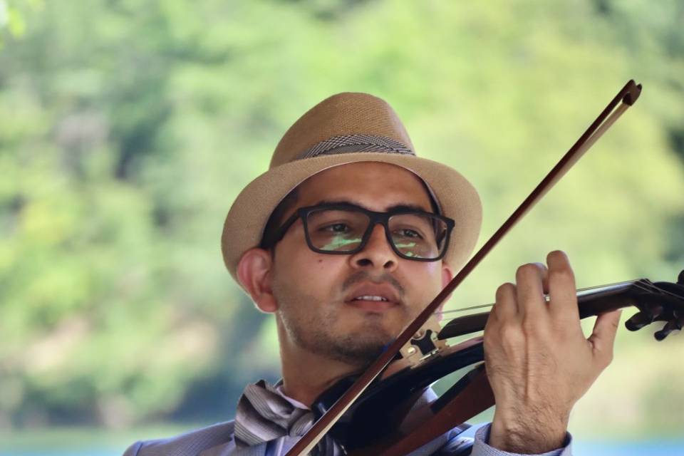 Josué Rugama - Violinista