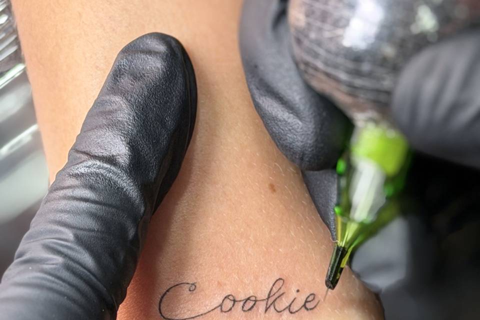 Tatuaje palabra premium