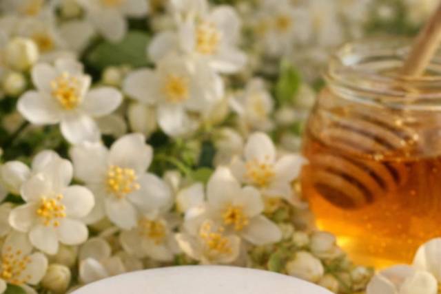 Jabón artesanal de jazmín miel