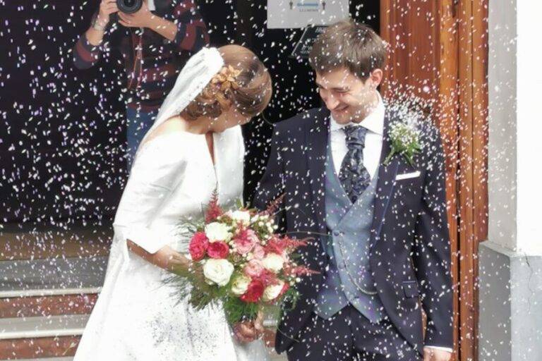 Detalle de arreglo para el coche de boda