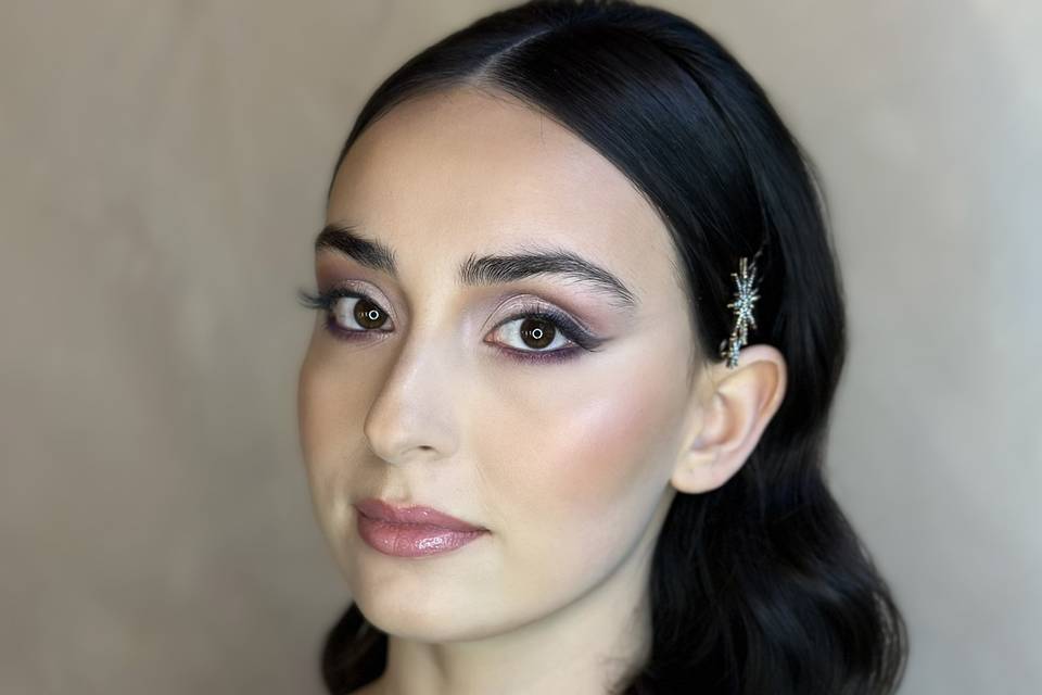 Maquillaje y peinado