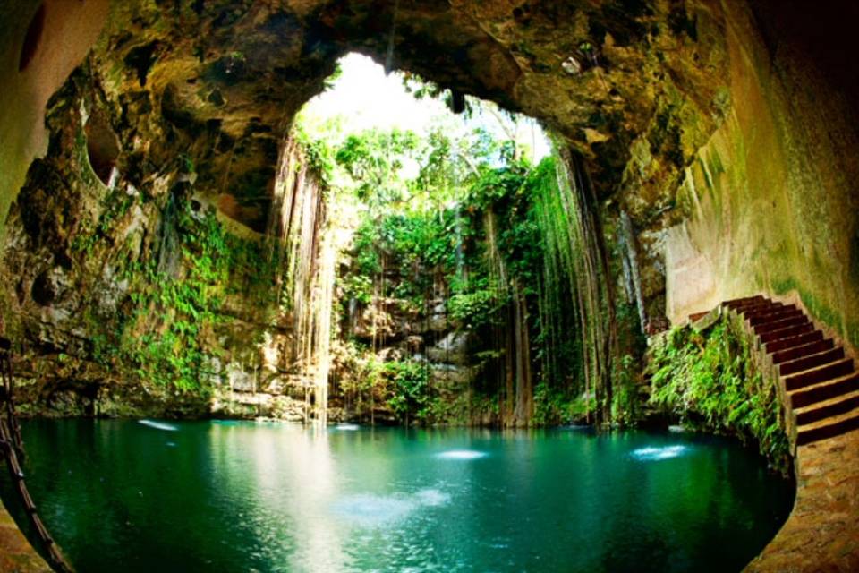 Cueva Saturno (Cuba)