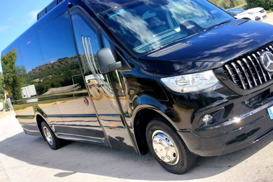 Mercedes Sprinter 19 pax