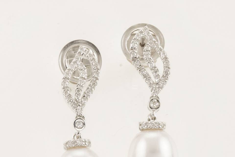 Pendientes de oro blanco y perlas