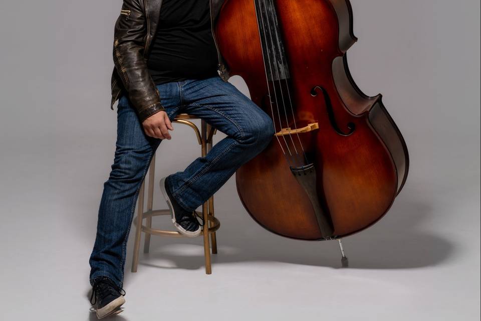Marcos, guitarra y bajo