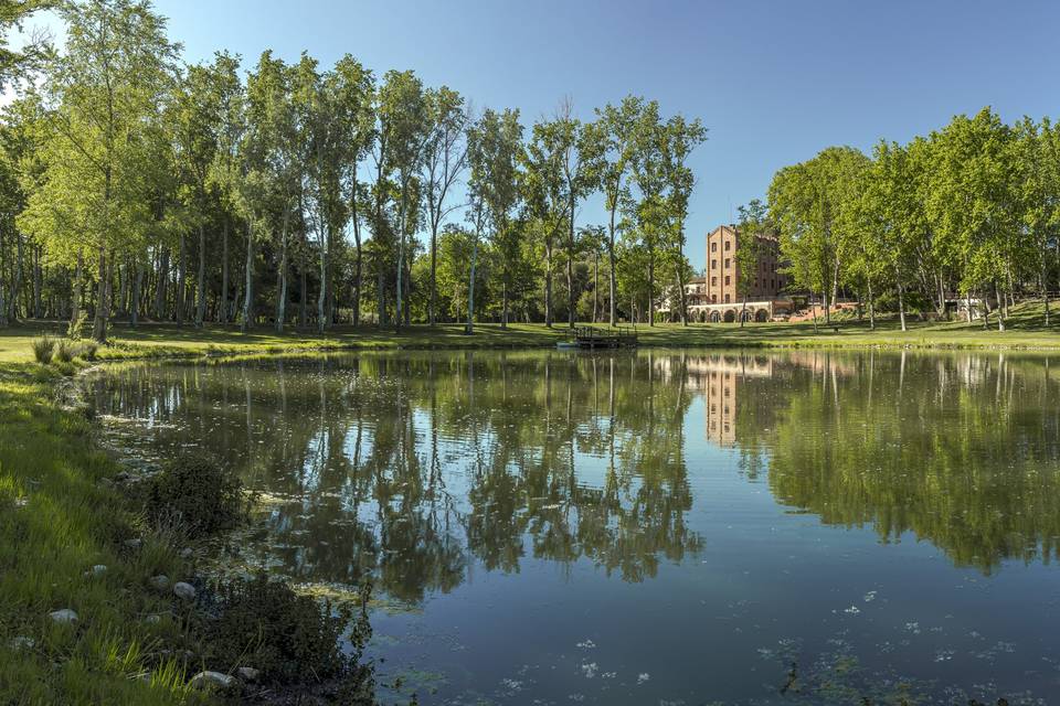 La Farinera con el lago