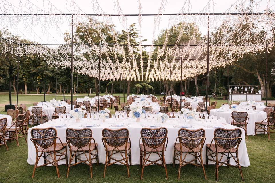 Banquete en los jardines