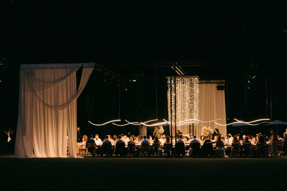 Banquete en los jardines