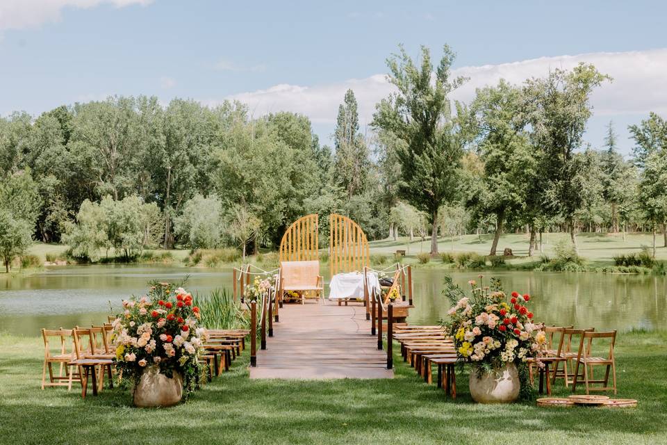 Ceremonia en el lago