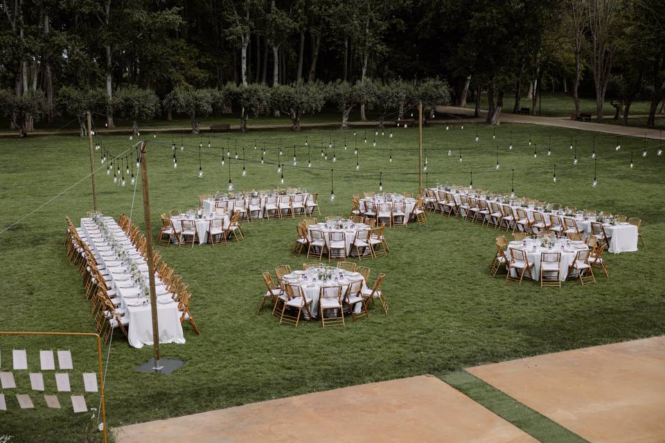 Banquete en los jardines