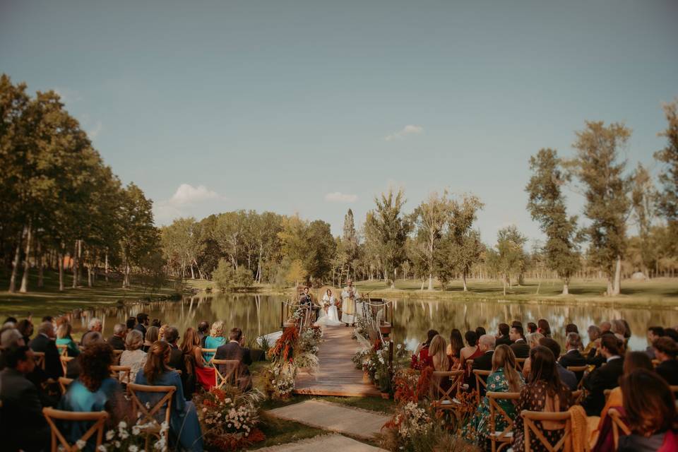 Ceremonia en el lago