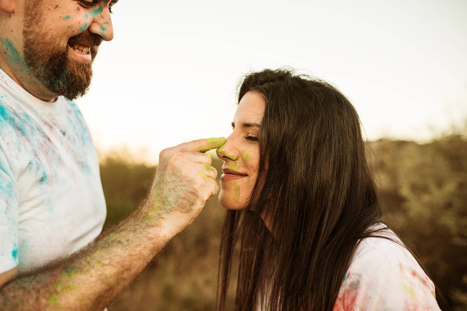 Preboda con polvos Holi