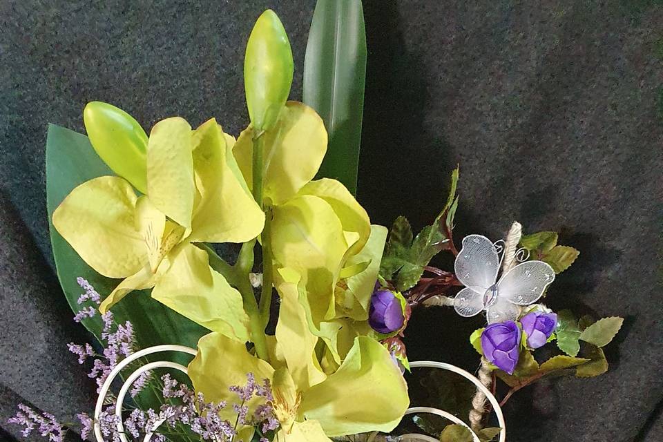 Elegante centro con orquidea