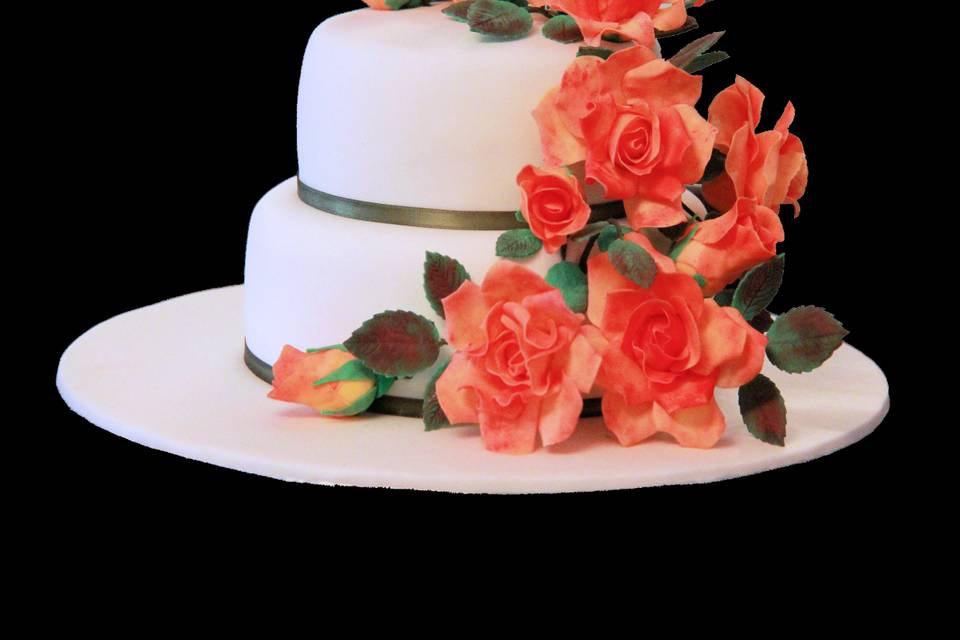 Pastel de boda con rosas
