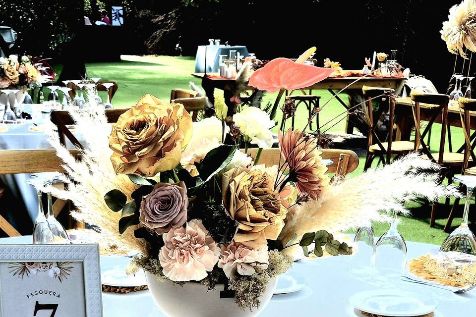 Arreglo floral mesa invitados