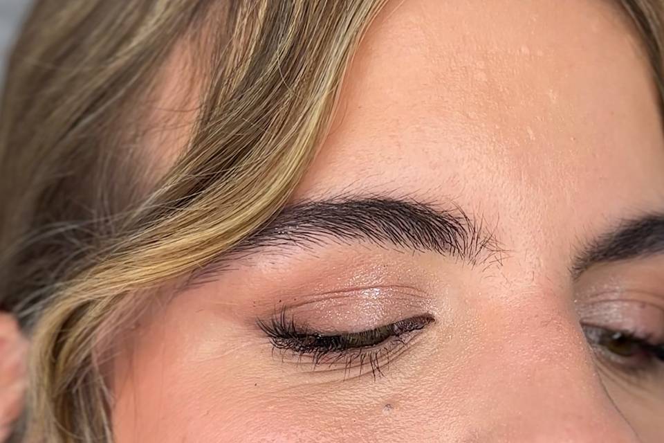 Maquillaje fino para Meri