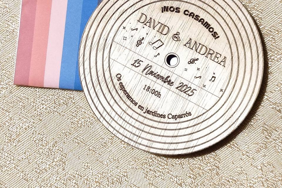 Invitación de madera natural