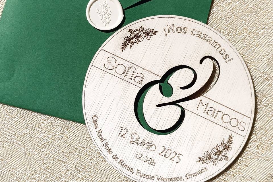 Invitación de madera natural