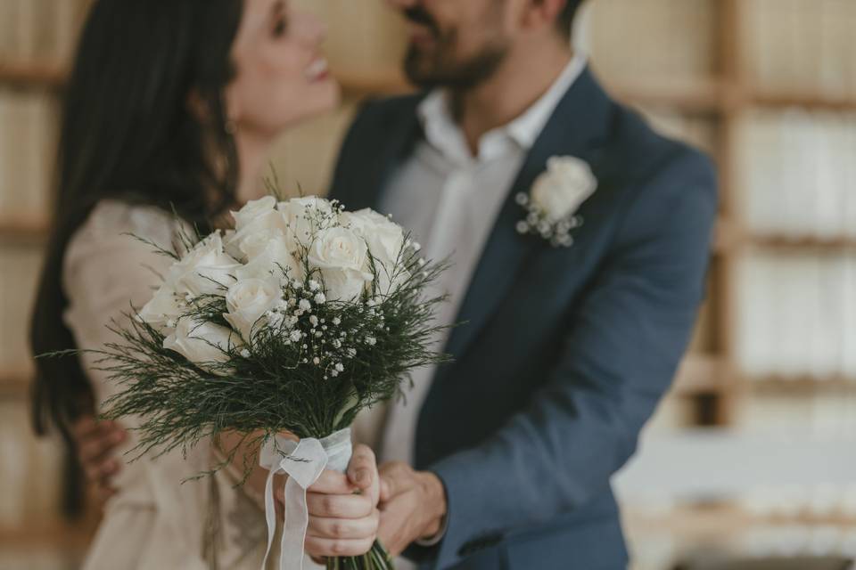 Los novios y el ramo