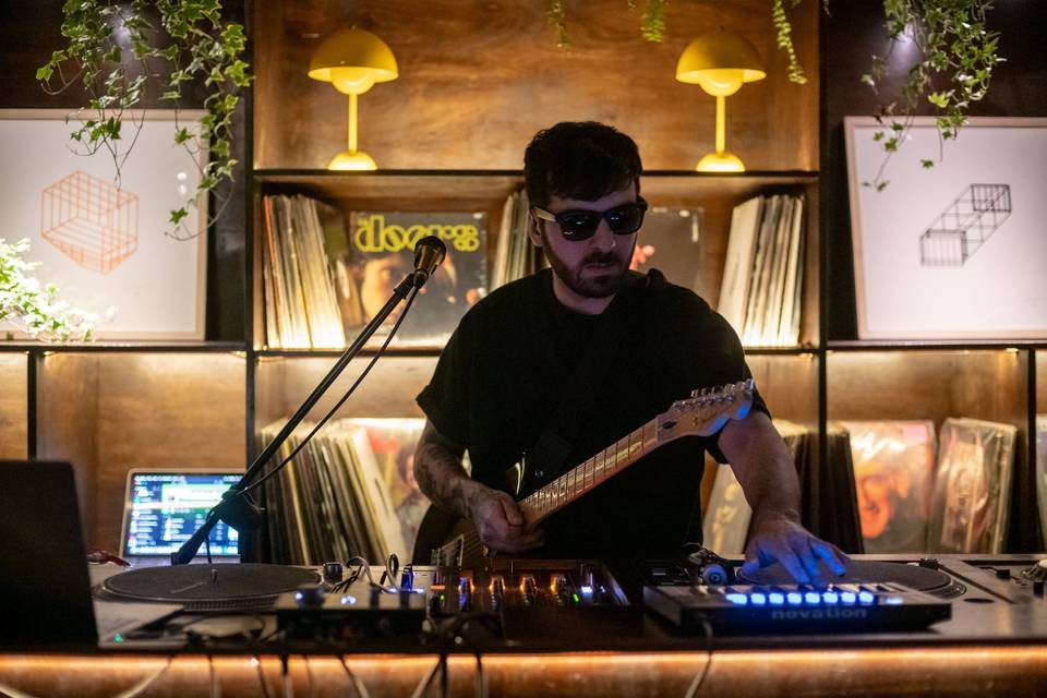 Anton H - electronic live covers