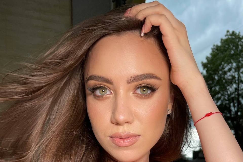 Makeup gold