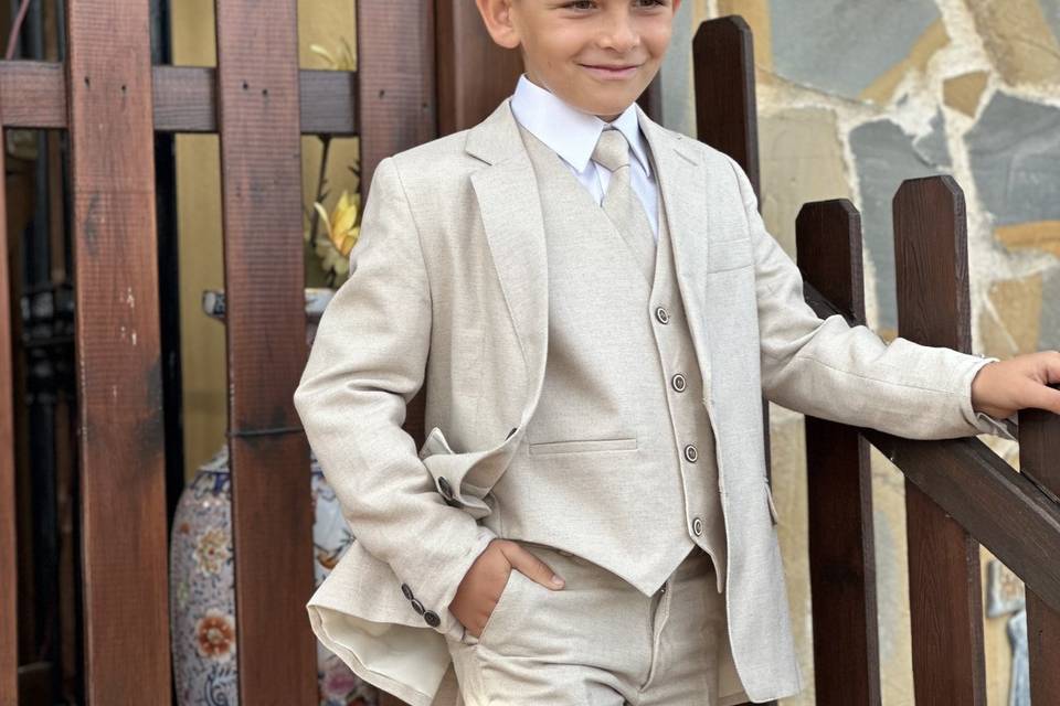 Traje niño beige