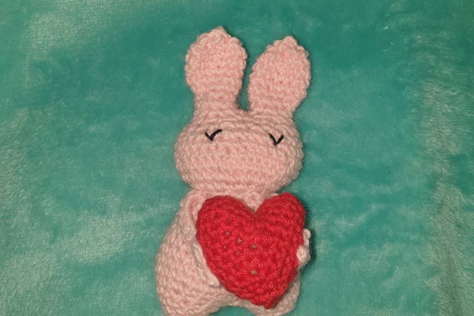 Conejo con Corazón Amigurumi