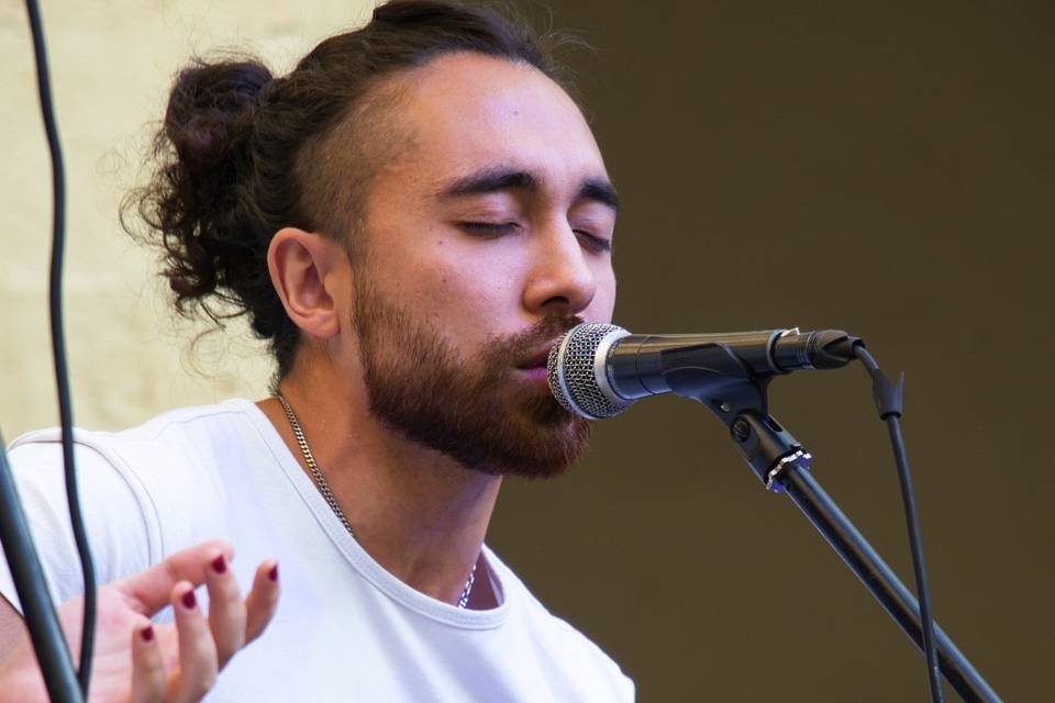 Pablo (guitarra y voz)