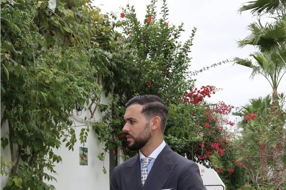 Invitado traje cruzado