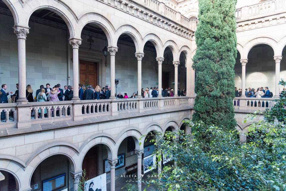 Aperitivo en el Claustro