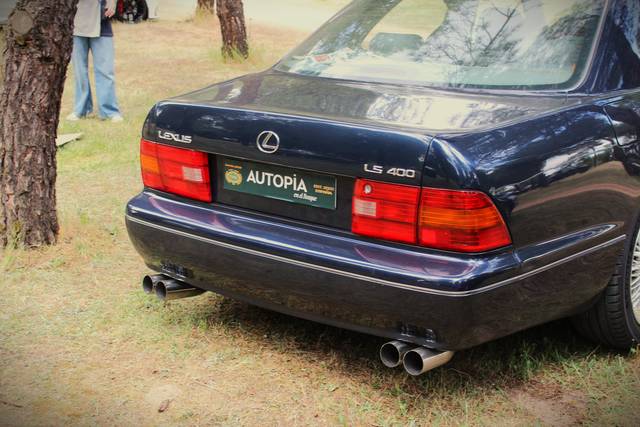 LEXUS TRASERA