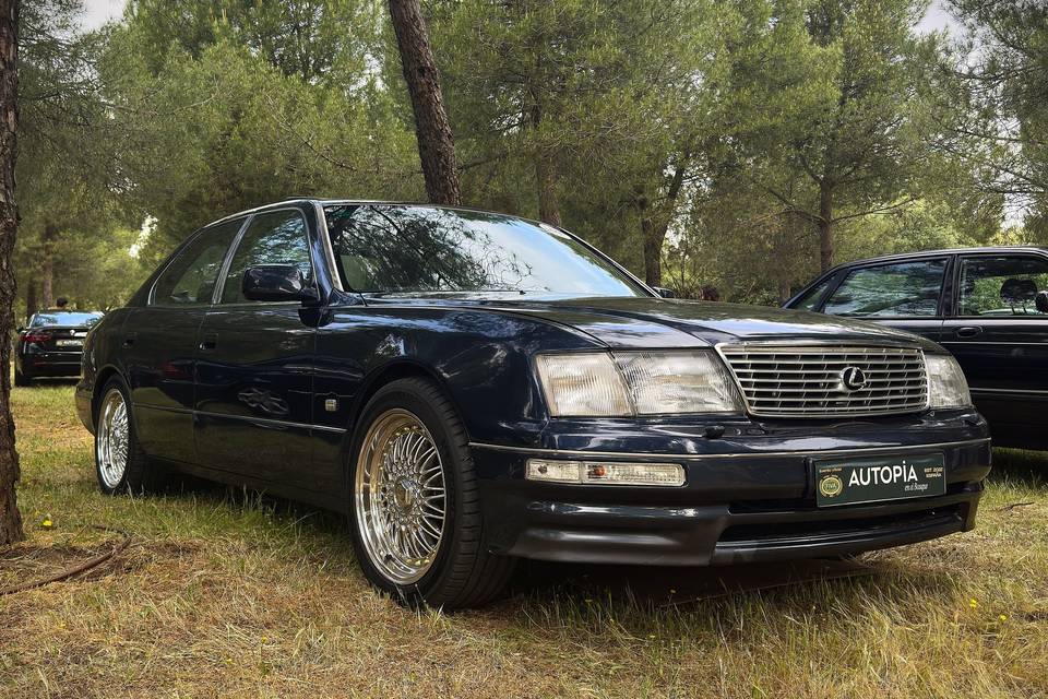 LEXUS LS400