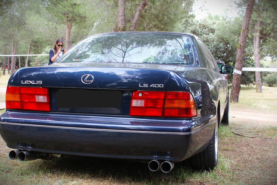 LEXUS LS400 TRASERA 2