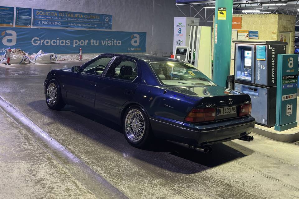 LEXUS GASOLINERA