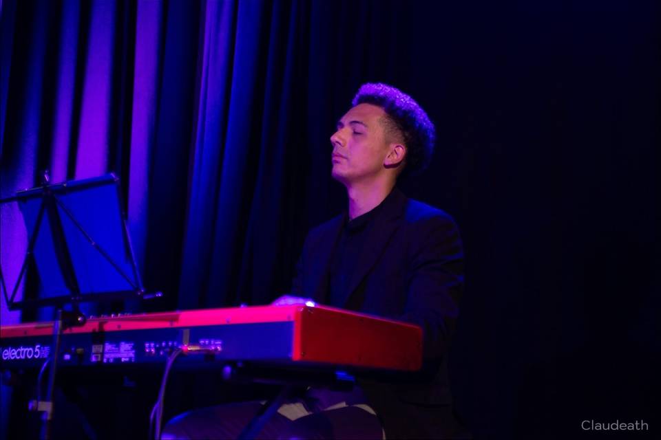 Thiago Marconato en concierto