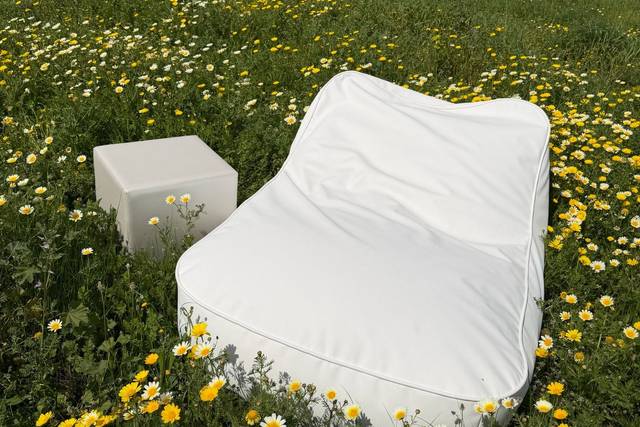 Double lounger with side table