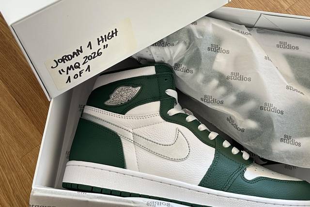 Caja de la marca siji studios