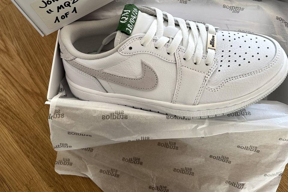 Caja de la marca siji studios