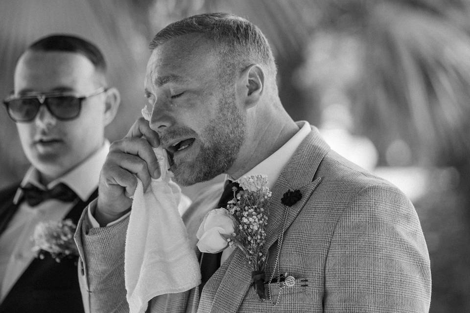 Novio llorando Boda executive