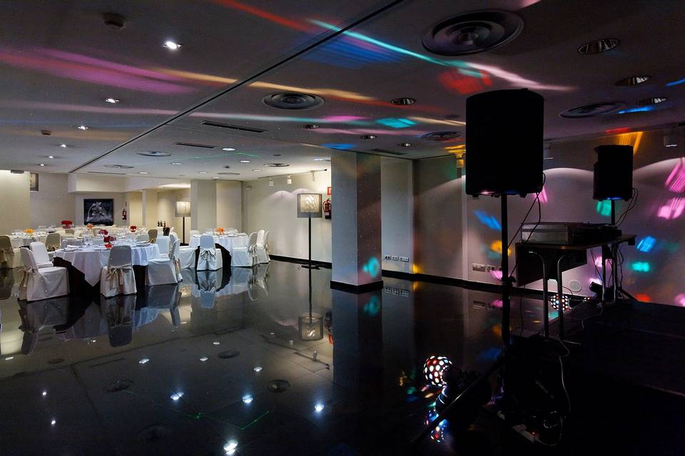 Salón con pista de baile