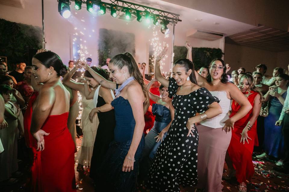 CHIPAS DETRÁS DE AMIGAS