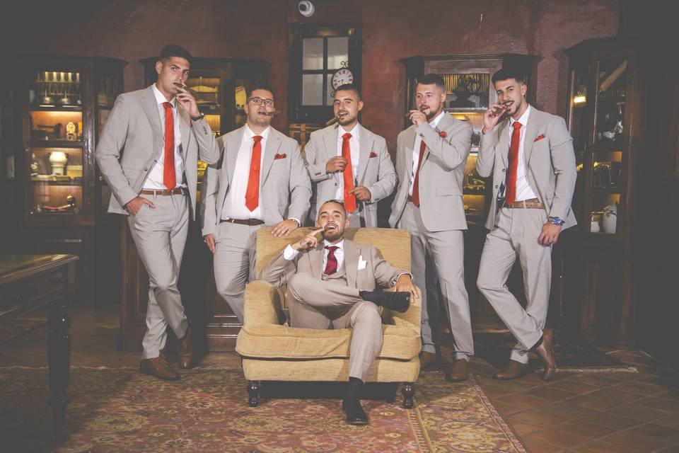 El novio y sus padrinos