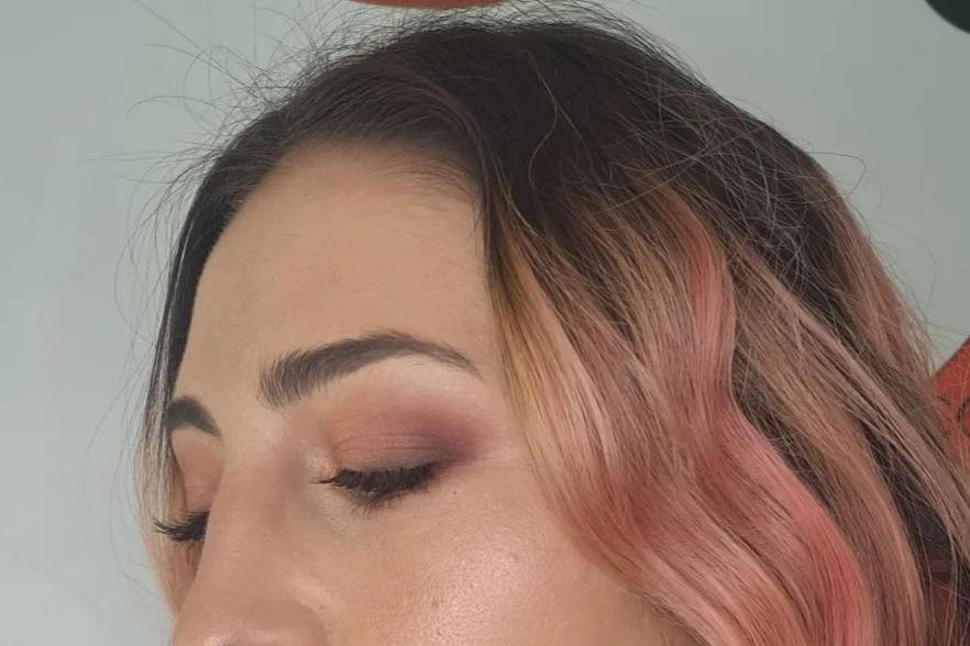 Invitada en tonos rosas
