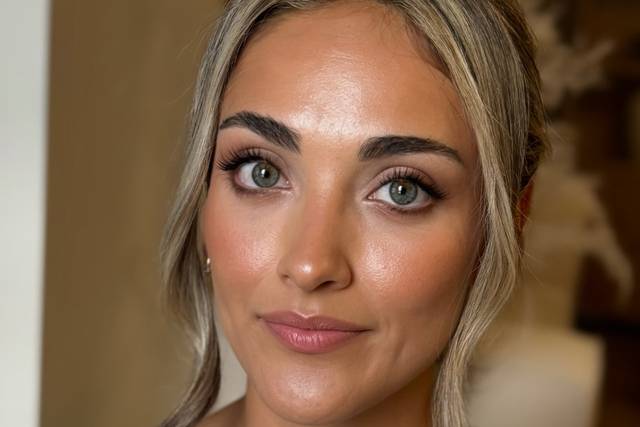 Maquillaje y peinado