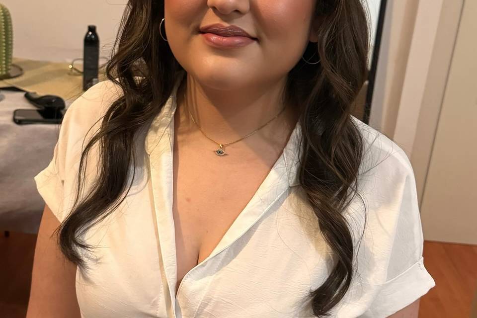 Maquillaje y peinado