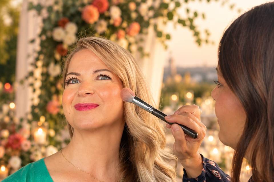 Maquillaje y peinado Mónica