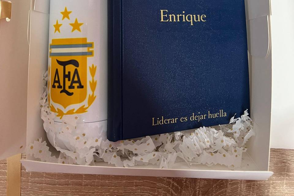 Agenda y botella personalizado